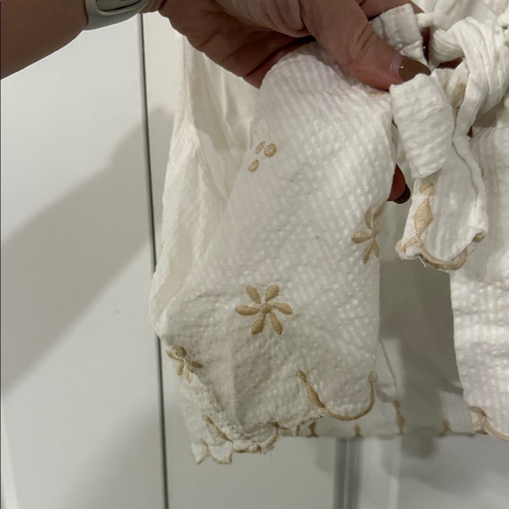 Lightly worn Free People Elegant White Embroidered Tie Back Tank size M - Picture 14 of 15